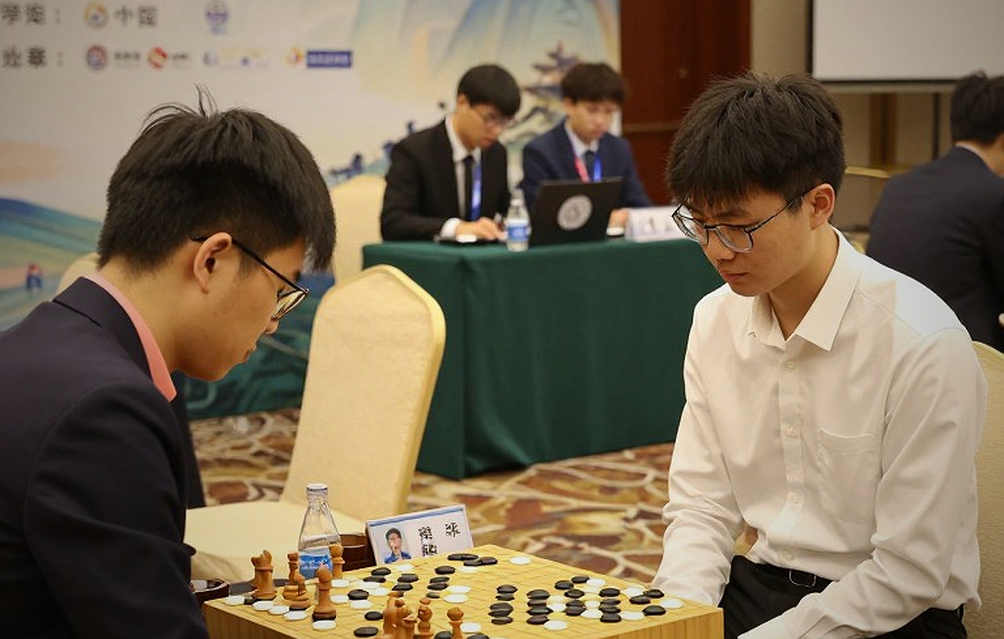 Samarkand and Hong Kong: The Spatial Map of a Two-Front Chess Day