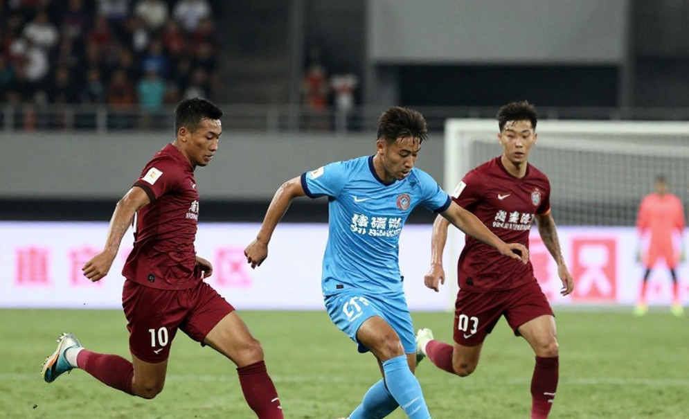 Kim Sang Sik, Patrik Le Giang's Elbow, and the Lesson of Keeping Rhythm After the Fall to Thailand