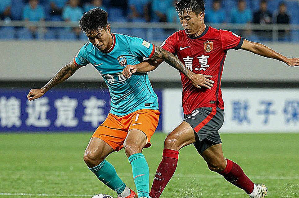 Bàn tay trọng tài và khoảng trống dữ liệu: V.League cần một người đọc luật sâu hơn Bàn tay trọng tài và khoảng trống dữ liệu: V.League cần một người đọc luật sâu hơn