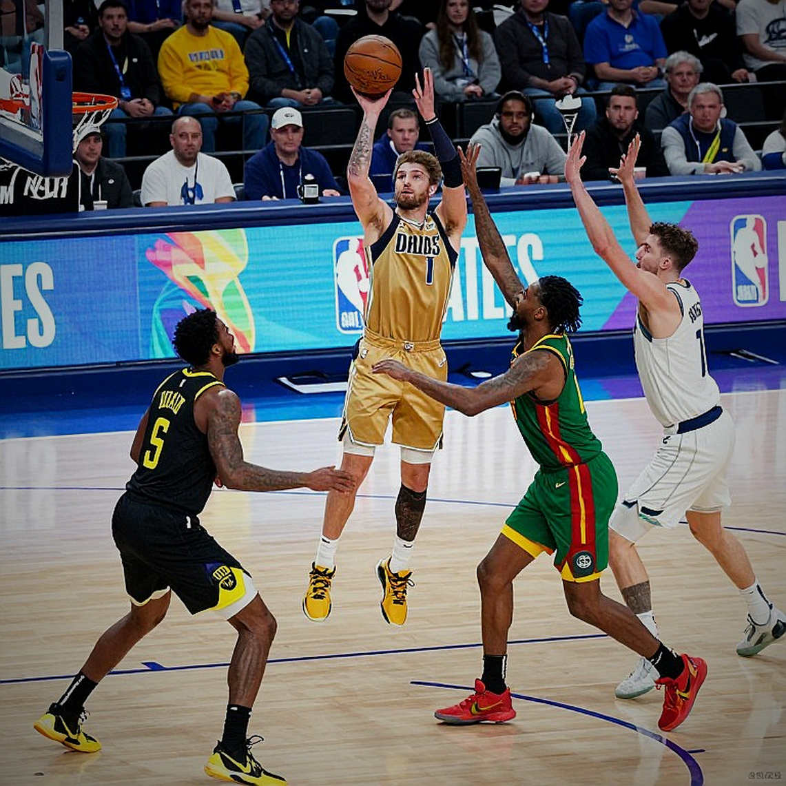 D'Angelo Russell và suất ngoại binh Thượng Hải: câu chuyện nằm ở tủ tài liệu pháp lý, không nằm ở dòng tiêu đề