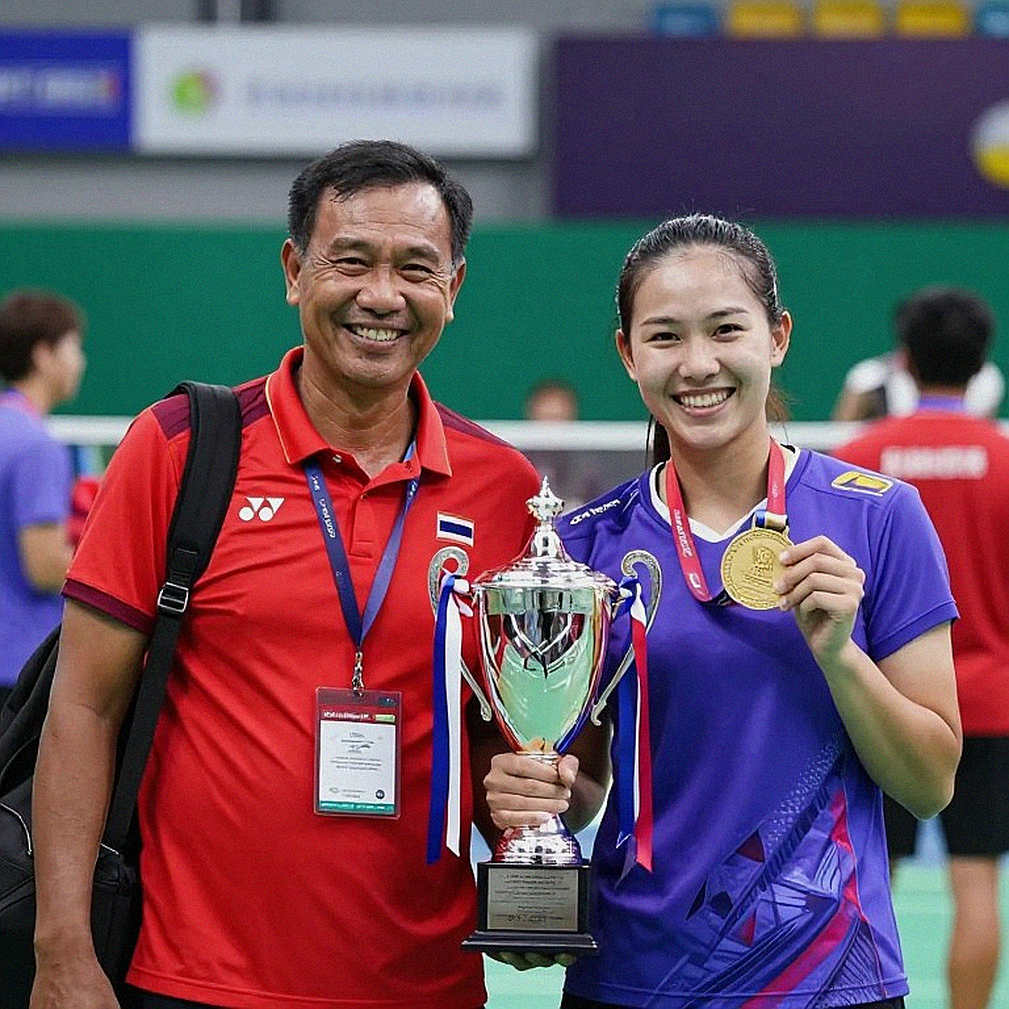 Alwi Farhan Trains With Momota Before the 2026 Asian Games: One Session, Two Generations, and a Data Void Alwi Farhan Trains With Momota Before the 2026 Asian Games: One Session, Two Generations, and a Data Void